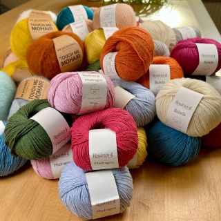 Jednou z našich oblíbených přízí je hedvábí. Hedvábná příze je materiál s tradicí, jeho úplet je synonymem luxusu,...