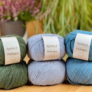 Hedvábná příze Madragoa je jedinečný materiál, který se skvěle hodí na krajkové vzory a na šátky, šály a jiné luxusní...
